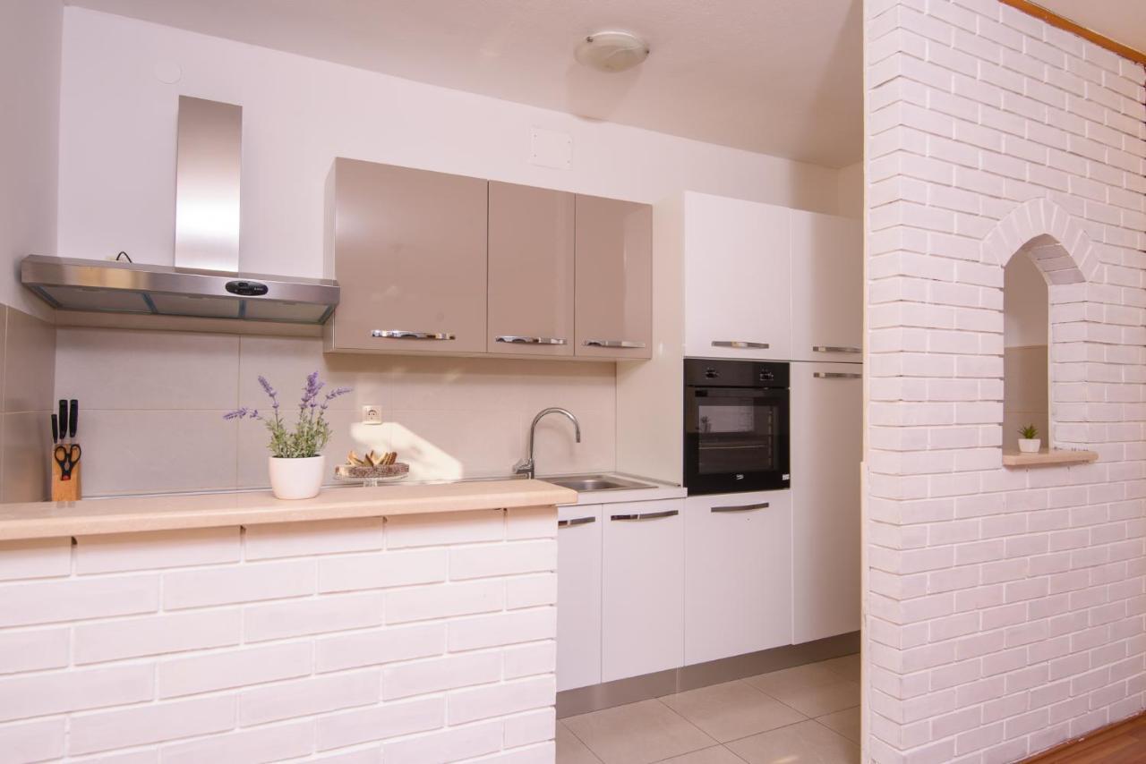 Apartmen Karmen 2 โตรกีร์ ภายนอก รูปภาพ
