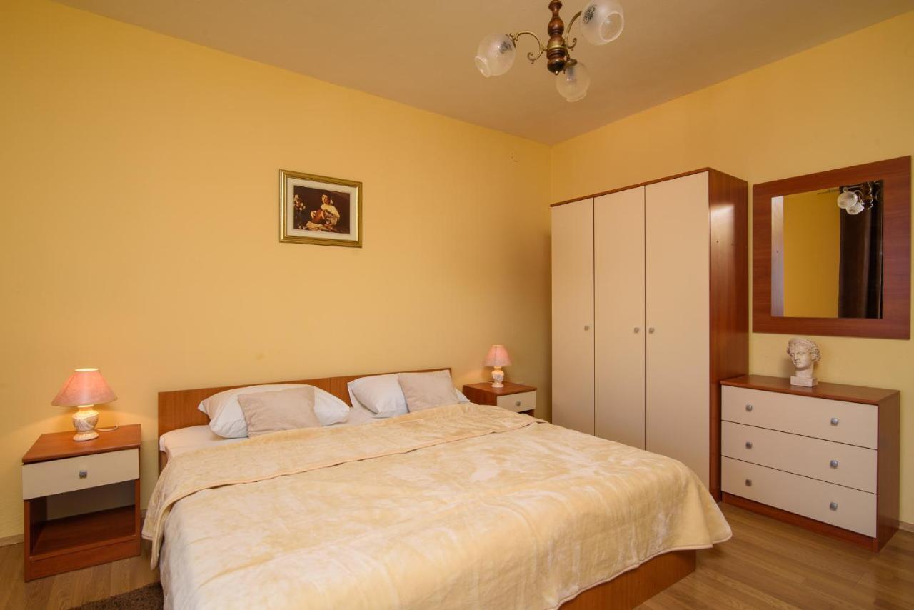 Apartmen Karmen 2 โตรกีร์ ภายนอก รูปภาพ