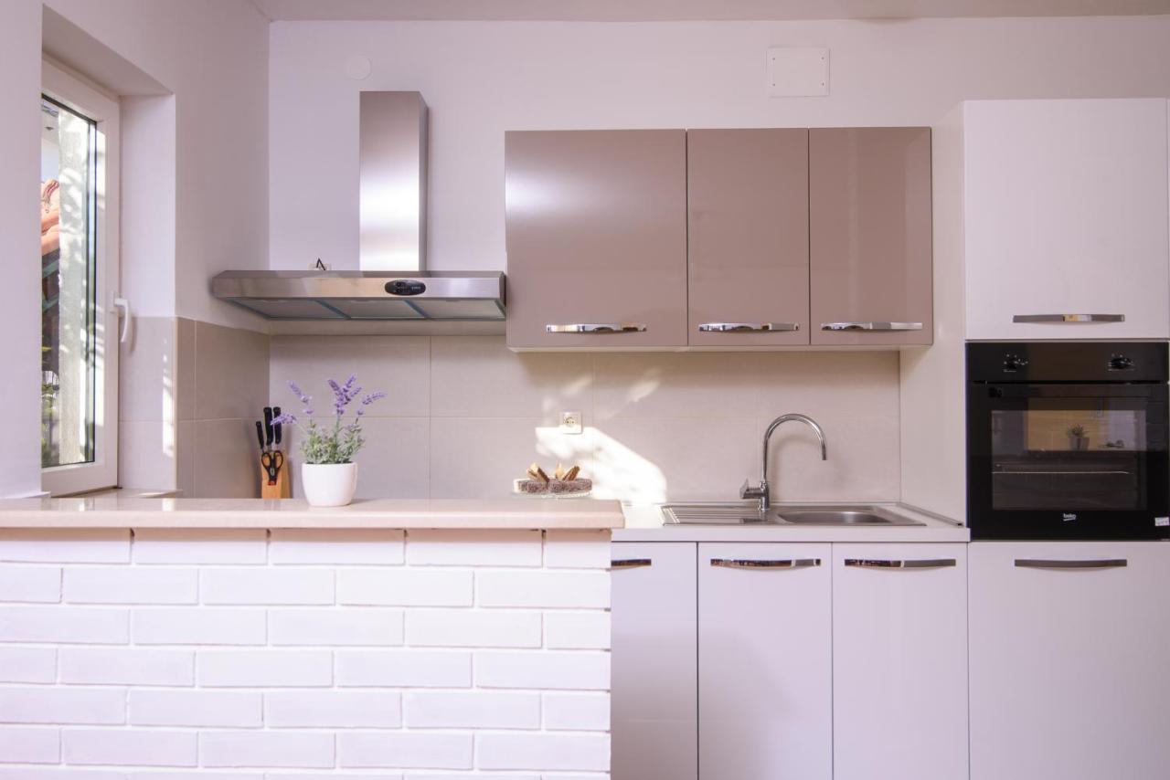 Apartmen Karmen 2 โตรกีร์ ภายนอก รูปภาพ