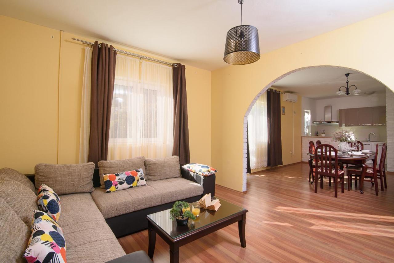 Apartmen Karmen 2 โตรกีร์ ภายนอก รูปภาพ