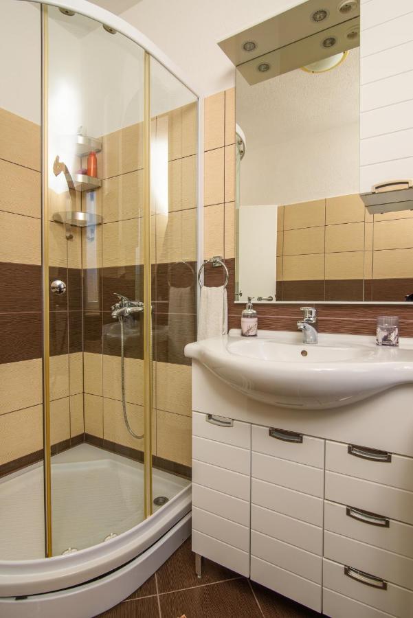 Apartmen Karmen 2 โตรกีร์ ภายนอก รูปภาพ